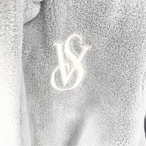 ✅ VICTORIA'S SECRET GREY/PINK/CREAM COZY ROBE WITH SASH SIZE LARGE - Picture 3 of 7